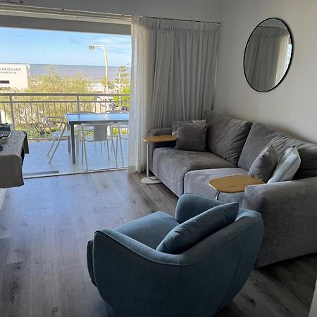 Ocean View - Alexandra Headlands Beachfront Unit Exterior photo