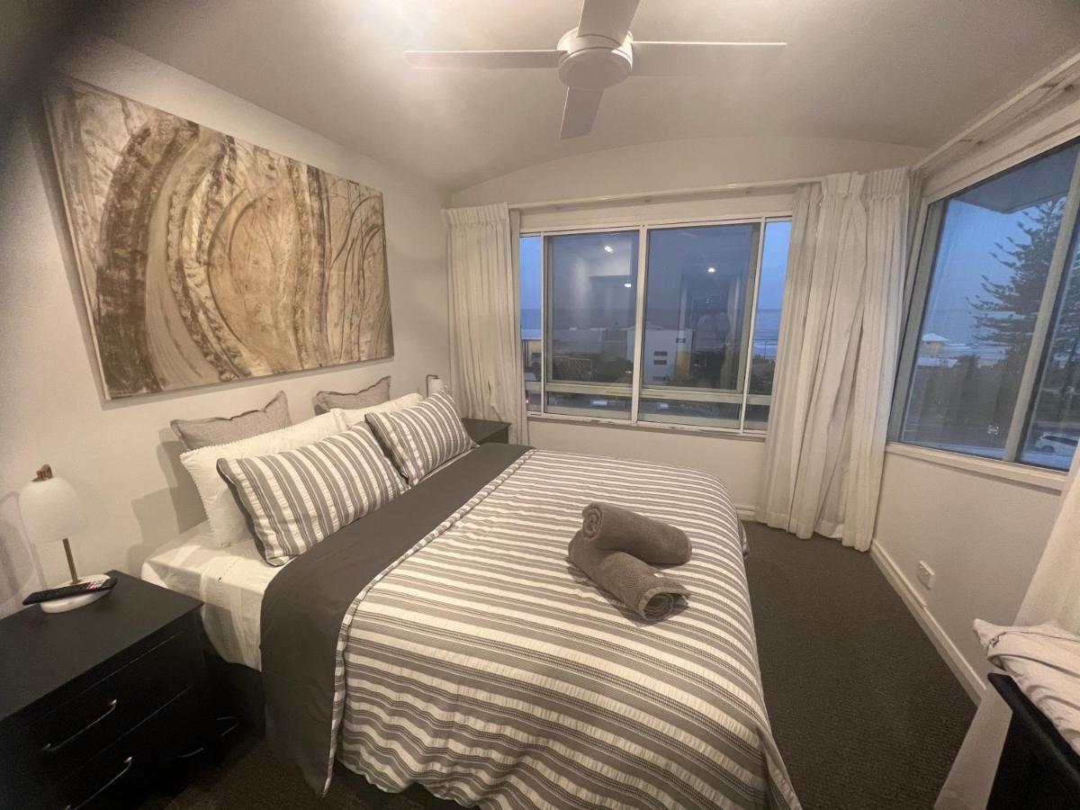 Ocean View - Alexandra Headlands Beachfront Unit Exterior photo