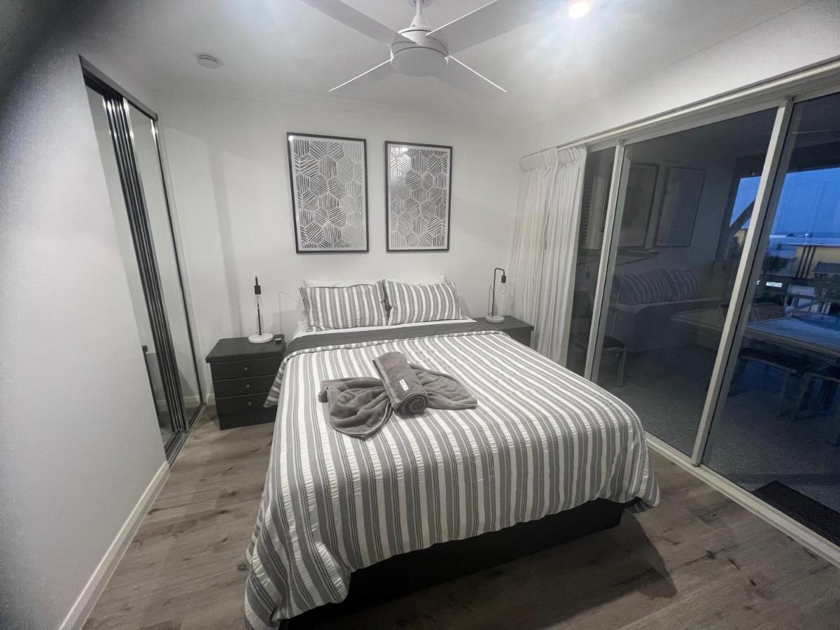 Ocean View - Alexandra Headlands Beachfront Unit Exterior photo