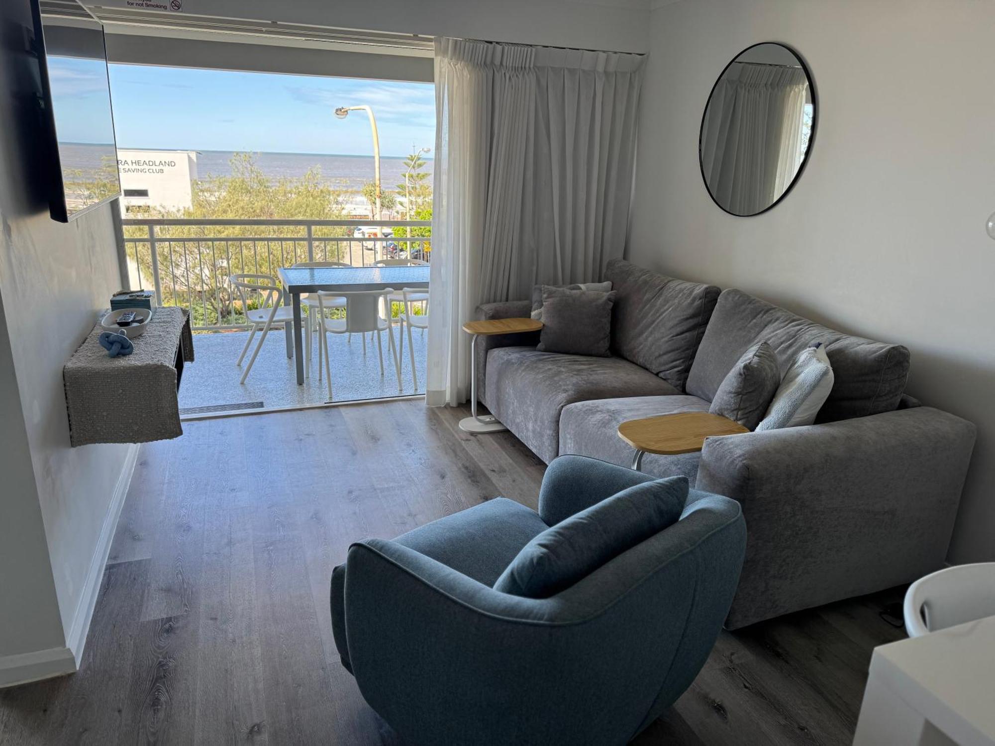 Ocean View - Alexandra Headlands Beachfront Unit Exterior photo