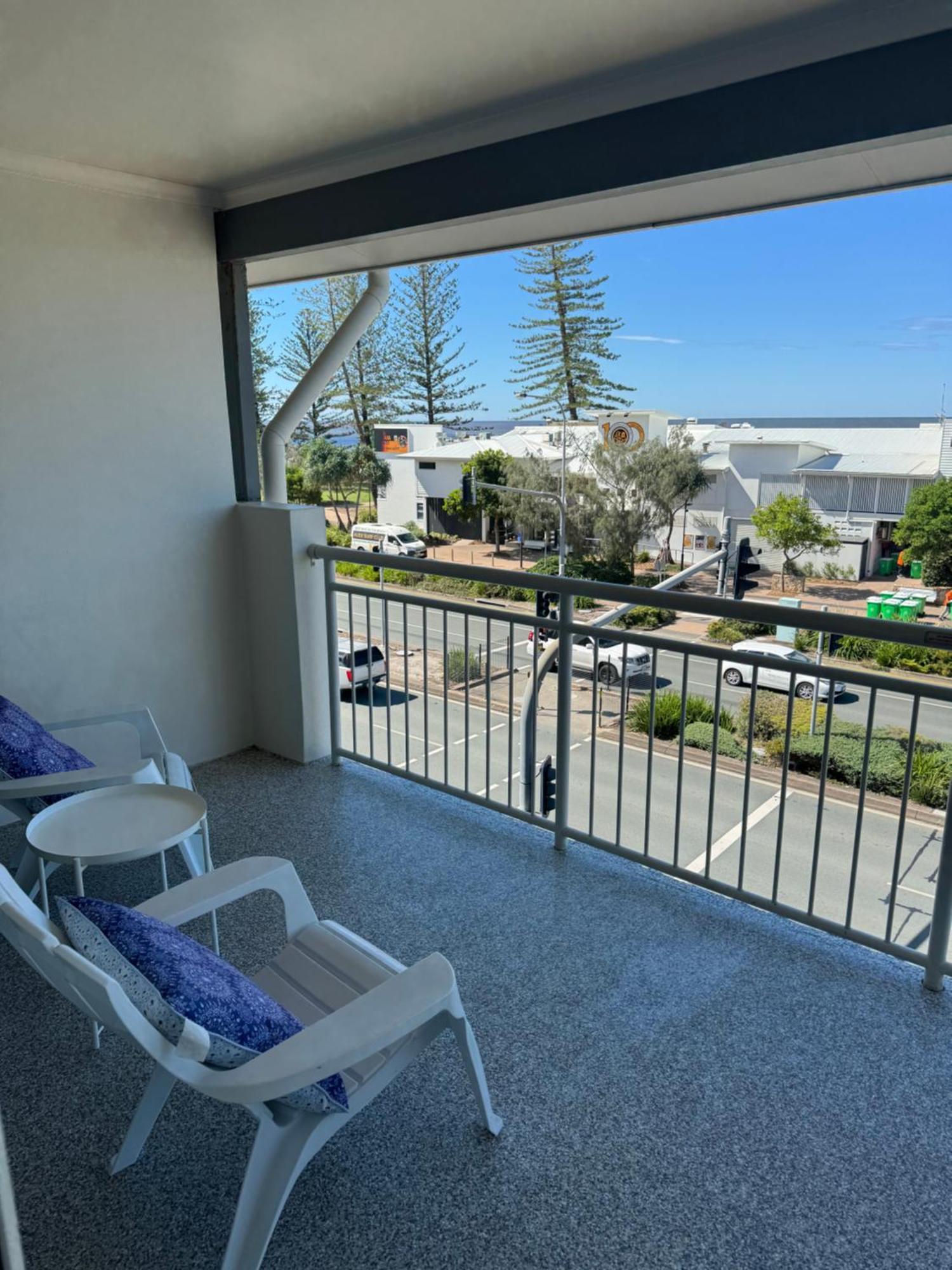 Ocean View - Alexandra Headlands Beachfront Unit Exterior photo