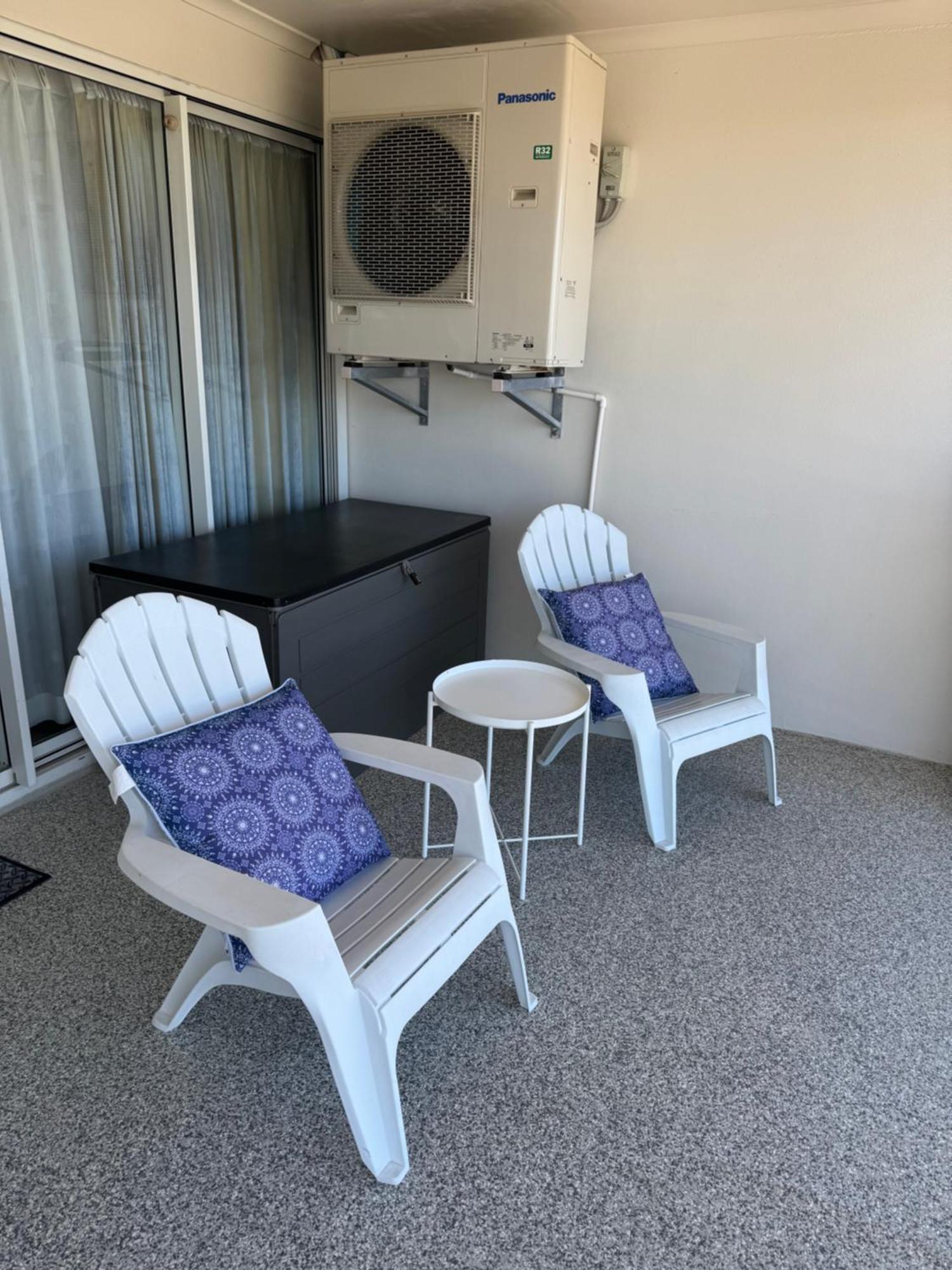 Ocean View - Alexandra Headlands Beachfront Unit Exterior photo